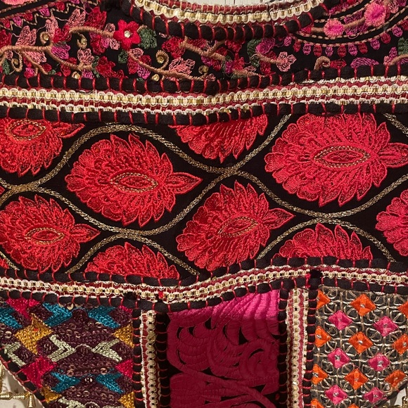 NWOT- Banjara Embroidered Beaded Indian Tassel Bag - Picture 2 of 4